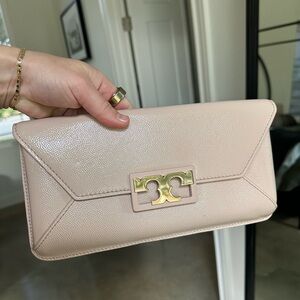 Tori Burch nude clutch